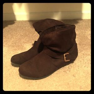 Brown ankle boots. Size 9